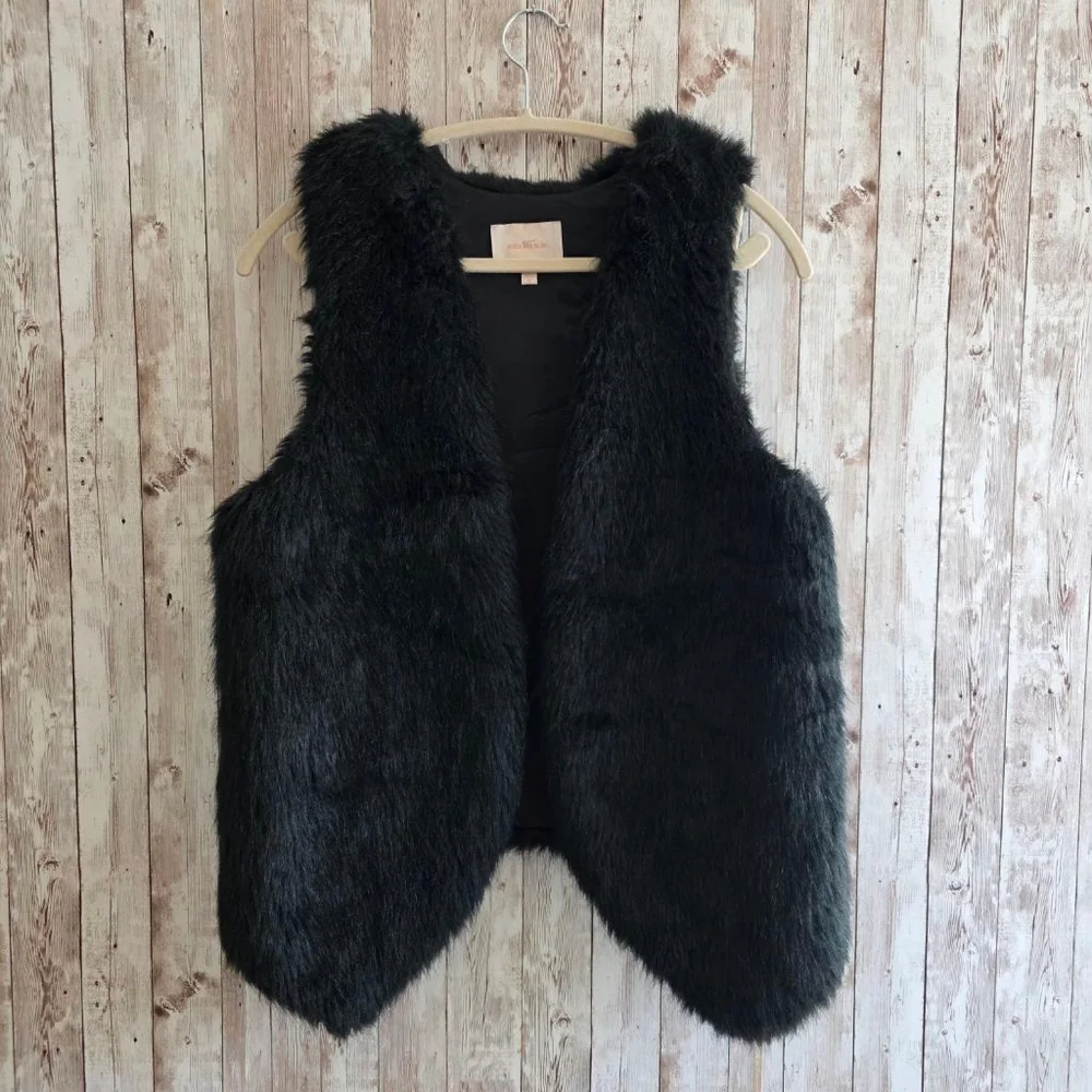 Women's Skies Are Blue Black Faux Fur Vest S